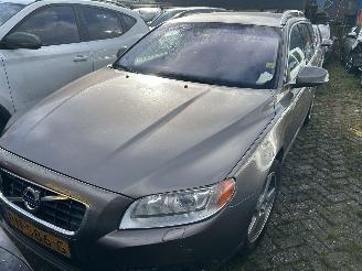 Unfallwagen Volvo V-70 2.0  D3 2012/6