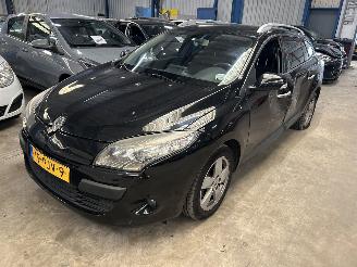 krockskadad bil auto Renault Mégane Estate 1.4 TCe Dynamic 2011/2