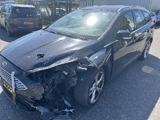 Damaged car Ford Focus Stationcar 1,0 Trend 2017/3