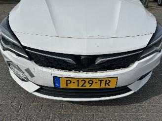 Opel Astra Sports Tourer 1.2 Turbo Edition picture 2