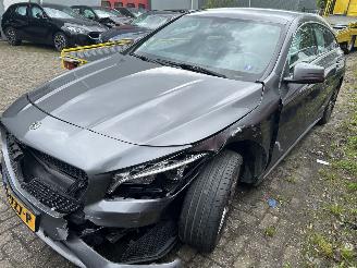 Vaurioauto  passenger cars Mercedes Cla-klasse Shooting Brake 180 D Business Sol AMG  Automaat 2017/6