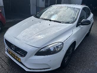 krockskadad bil auto Volvo V-40 T2   2.0 Ltr 2016/1