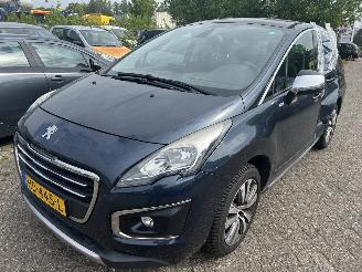 skadebil auto Peugeot 3008 Style  1.2 2015/10