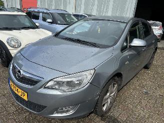 krockskadad bil auto Opel Astra 1.4 Turbo   5 drs 2011/11
