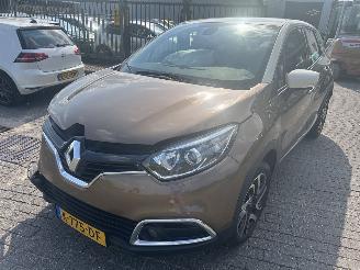 krockskadad bil auto Renault Captur 0.9 TCe  Iconic 2016/6