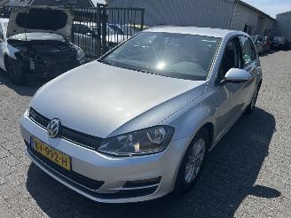 damaged passenger cars Volkswagen Golf 1.0 TSI   5 drs 2017/1