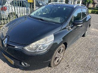 krockskadad bil auto Renault Clio 1.5 DCI  Stationcar 2015/2