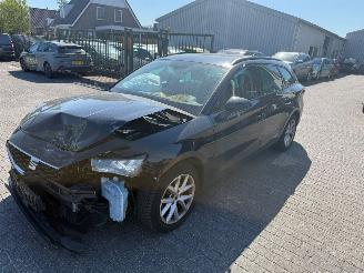skadebil auto Seat Leon Sportstourer 1.0 eTSI Style Business  Automaat 2023/11
