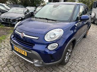 krockskadad bil auto Fiat 500L 0.9 Twinair Trekking 2009/5