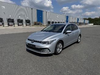 Vaurioauto  passenger cars Volkswagen Golf VIII 2.0 TDI 110 KW DSG ACC KLIMA PDC 2020/9