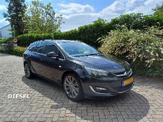 damaged passenger cars Opel Astra Sports Tourer 1.6 CDTi Cosmo 2014/4