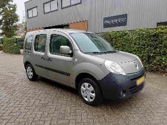 Schadeauto Renault Kangoo Family 1.6-16V Expression invalide / rolstoel vervoer 2008/3