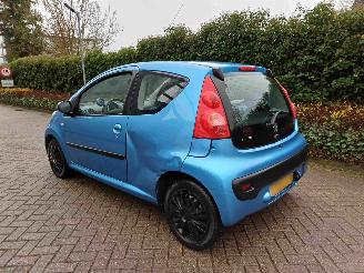 Peugeot 107 1.0-12V XR airco picture 4