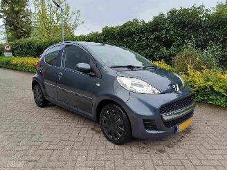 Peugeot 107 1.0-12V XR 5drs airco picture 3