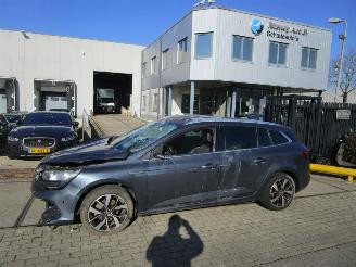 uszkodzony samochody osobowe Renault Mégane 1.3TCE 103kW BOSE 2018/8