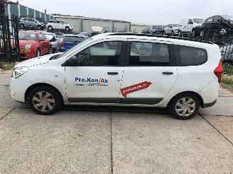 krockskadad bil auto Dacia Lodgy 13TCE 96kW 7 persoons Airco 2020/5