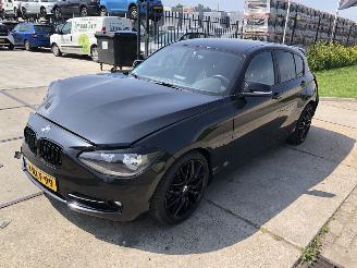 BMW 1-serie 114i Sport 5 drs picture 2