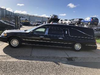 krockskadad bil auto Lincoln Town Car 4.6i V8 164kW 2001/7