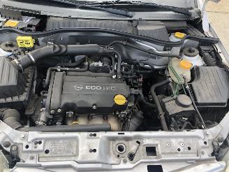 Opel Tigra 14i 16v 88000 km picture 10