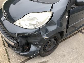 Peugeot 107 5 drs Airco picture 11