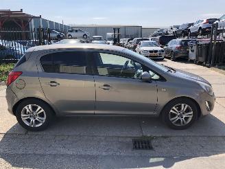 Damaged car Opel Corsa 13cdti 70kW E5 5 drs Airco, Navi 2013/12