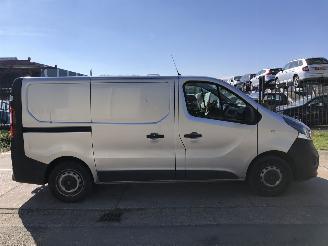 skadebil bedrijf Opel Vivaro 1.6D 92kW E6 Airco Navi 2018/11