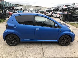 Coche accidentado Toyota Aygo Comfort Navigator AIRCO LM VELGEN 2011/5