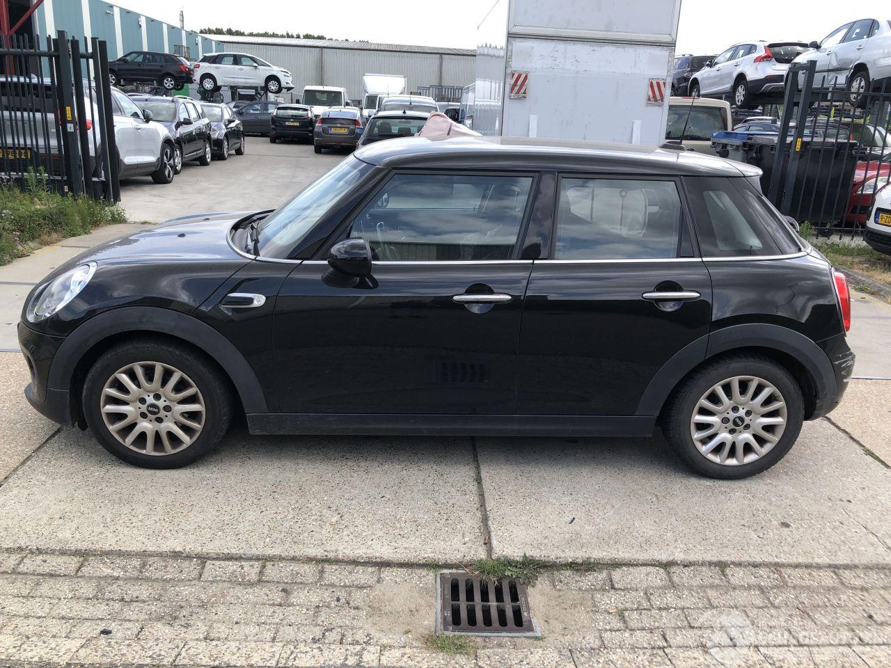 Mini Cooper 1.5i 100kW E6 5 drs Chili
