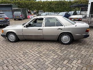 Mercedes 200-serie  picture 5