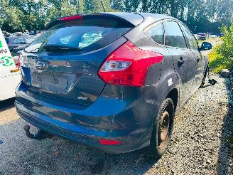 Voiture accidenté Ford Focus Ford Focus 1.0 EcoBoost Trend 2012/1
