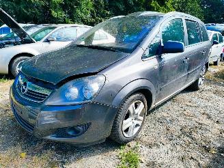 Voiture accidenté Opel Zafira Opel Zafira 1.8 Cosmo 2011/1