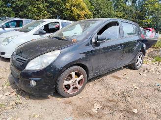 Vaurioauto  passenger cars Hyundai I-20 Hyundai i20 1.25 i-Drive 2012/1
