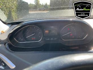 Peugeot 2008 2008 (CU), MPV, 2013 / 2019 1.2 Vti 12V PureTech 82 picture 19