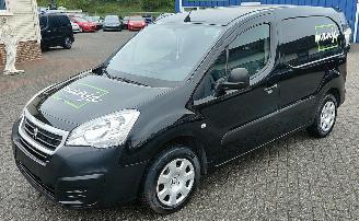 ojeté vozy dodávky Peugeot Partner Peugeot Partner klima 3 sitse 2015/11
