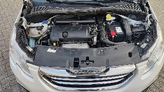 Peugeot 2008 Peugeot 2008 Allure 1,6 panodak navigatie picture 12