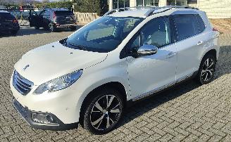 krockskadad bil auto Peugeot 2008 Peugeot 2008 Allure navi 86237 km lichte schade 2016/4