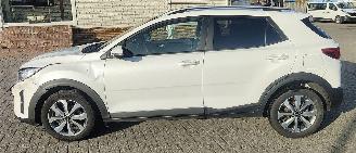 Kia Stonic Kia Stonic Edition 7  lichte rijdende schade ! picture 2