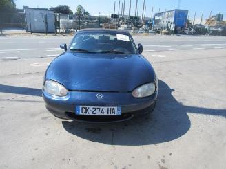 Coche siniestrado Mazda MX-5  2000/4