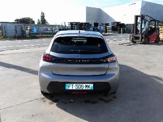 Peugeot 208  picture 6