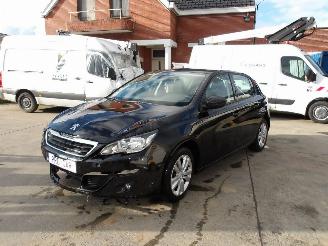 krockskadad bil auto Peugeot 308  2014/5