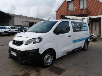 krockskadad bil bedrijf Peugeot Expert  2021/9