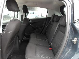 Peugeot 208 1.2 PURE TECH picture 13