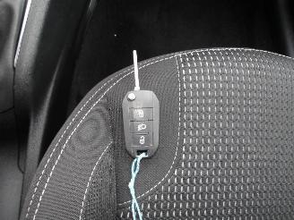 Peugeot 208 1.2 PURE TECH picture 17