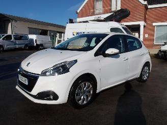 Unfallwagen Peugeot 208  2019/7