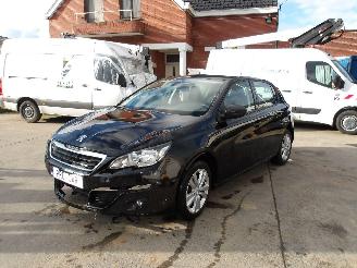 Damaged car Peugeot 308  2014/5