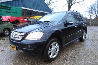 krockskadad bil bedrijf Mercedes Ml-klasse 320 CDI VAN / GRIJS KENTEKEN UITVOERING 2008/1