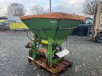 krockskadad bil machine Amazone  TYPE E+S 750 ZOUTSTROOIER MET AFTAKAS 2007/1