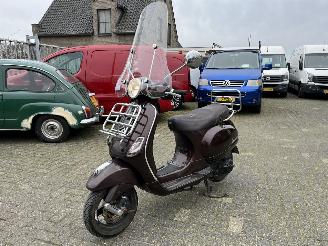 Vaurioauto  scooters Piaggio  VESPA LX 50 BROMSCOOTER 2011/5