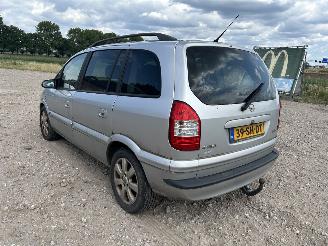 Opel Zafira -A 2.0-16V DTi Comf Navigator 7 PERSOONS UITVOERING picture 4