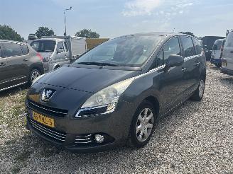 krockskadad bil auto Peugeot 5008 1.6 HDiF Blue Lease 7p 2011/2